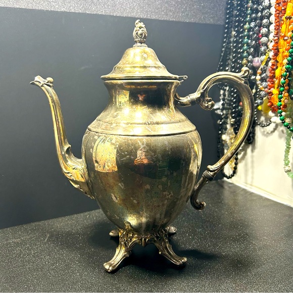 WM Rogers Silver Plated Coffee Pot - Picture 2 of 4